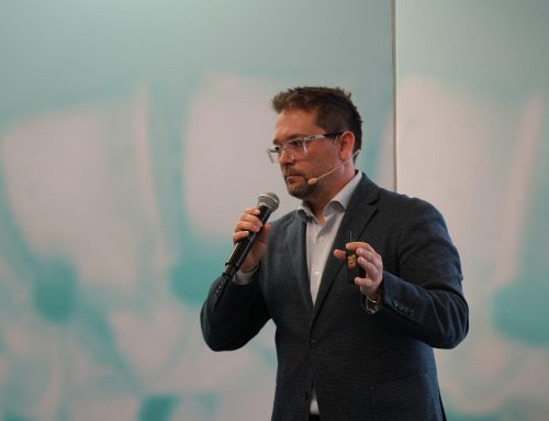 EL DR. GONZÁLEZ MURILLO ABRE EL «CAFÉ CON EL EXPERTO»: «EL RETO ES OPTIMIZAR LA FORMACIÓN, NO SOLO ACUMULAR PROCEDIMIENTOS»